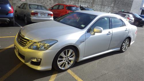 TOYOTA CROWN SALOON 2008-2012